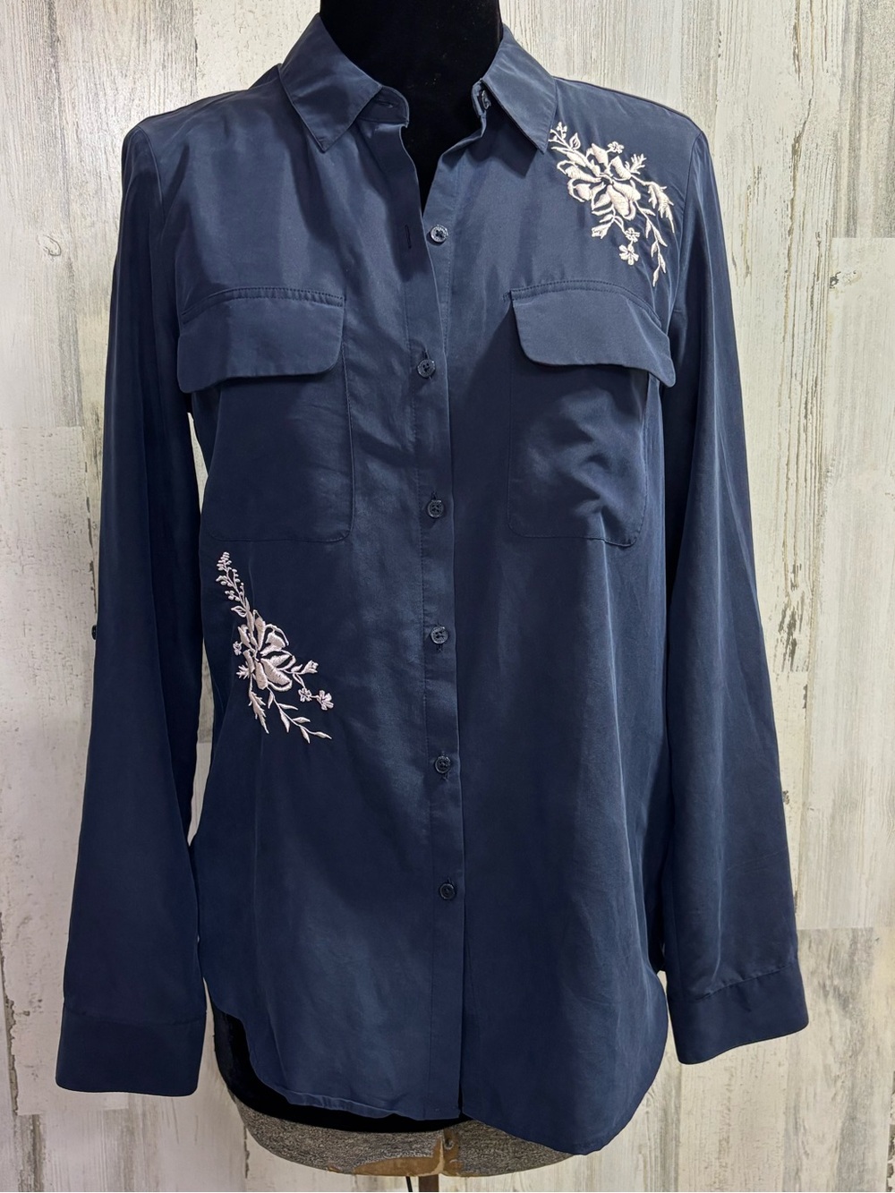 Express The City Shirt Embroidered Navy Lightweight Button-Up‎ Shirt